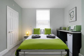 Room 3 · Cozy Nottingham studio near Forest Football Ground Pass The Keys